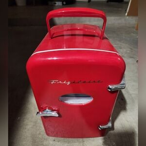 Frigidaire Mini Personal Fridge, Red, 7.09''x9.84''x10.5''